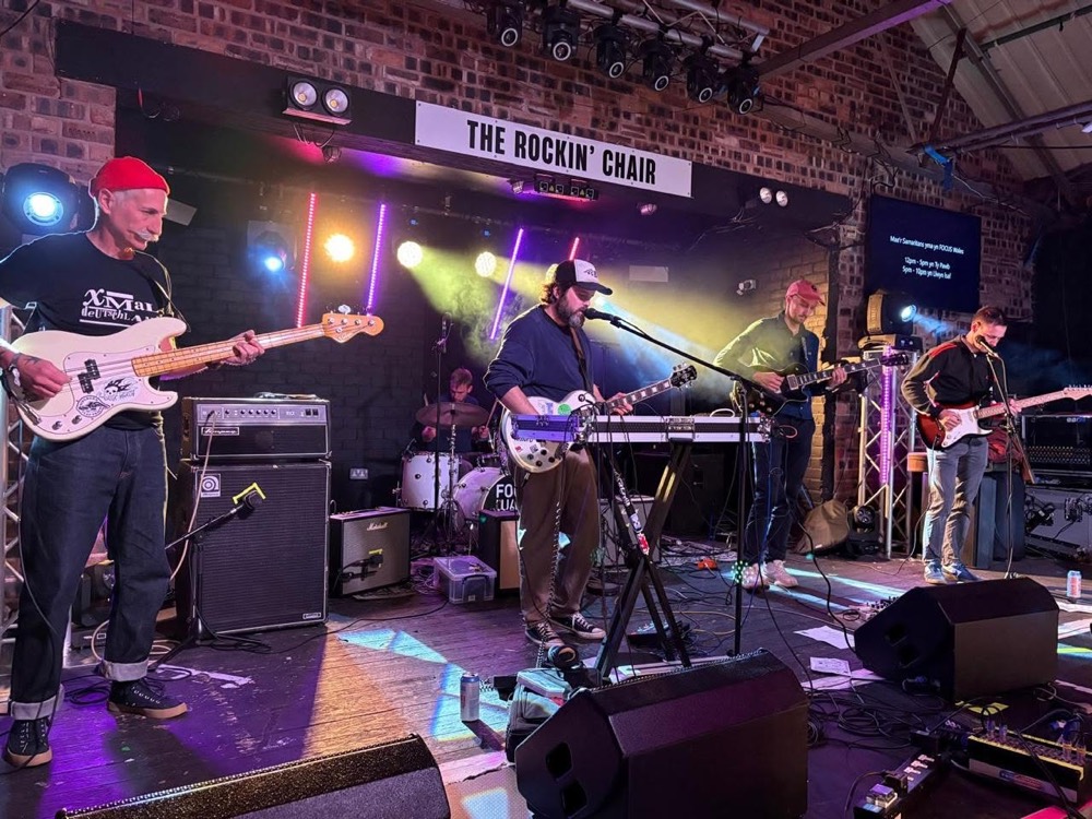 Mechanical Owl on stage at the Rockin' Chair